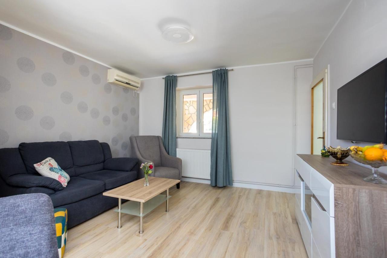 Apartman Marija Njivice Exterior foto